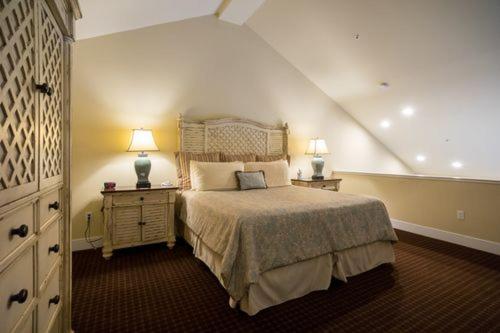 King Room with Mountain View interior